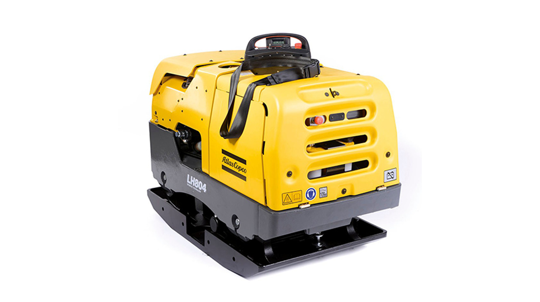 Remote control outlet plate compactor